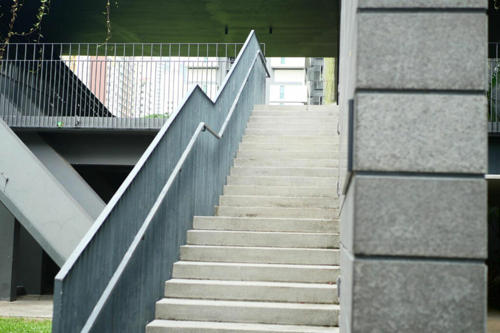 Schody betonowe zewnętrzne – Wytrzymałe i praktyczne rozwiązanie