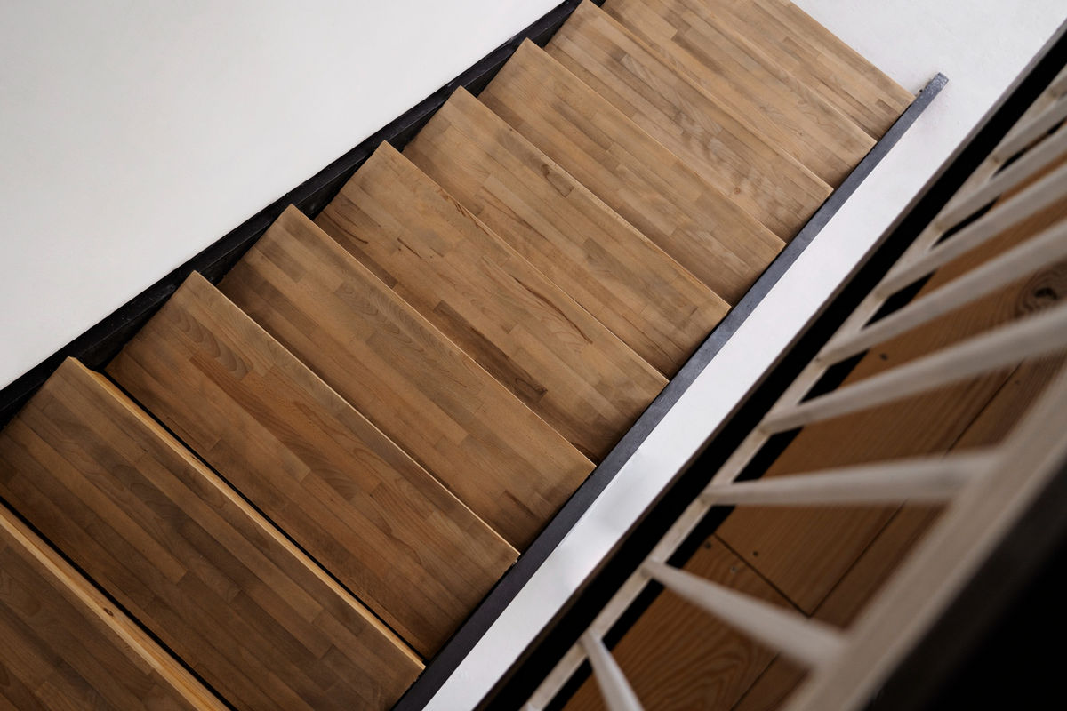Jak wykończyć schody betonowe? – Materiały, montaż, koszty