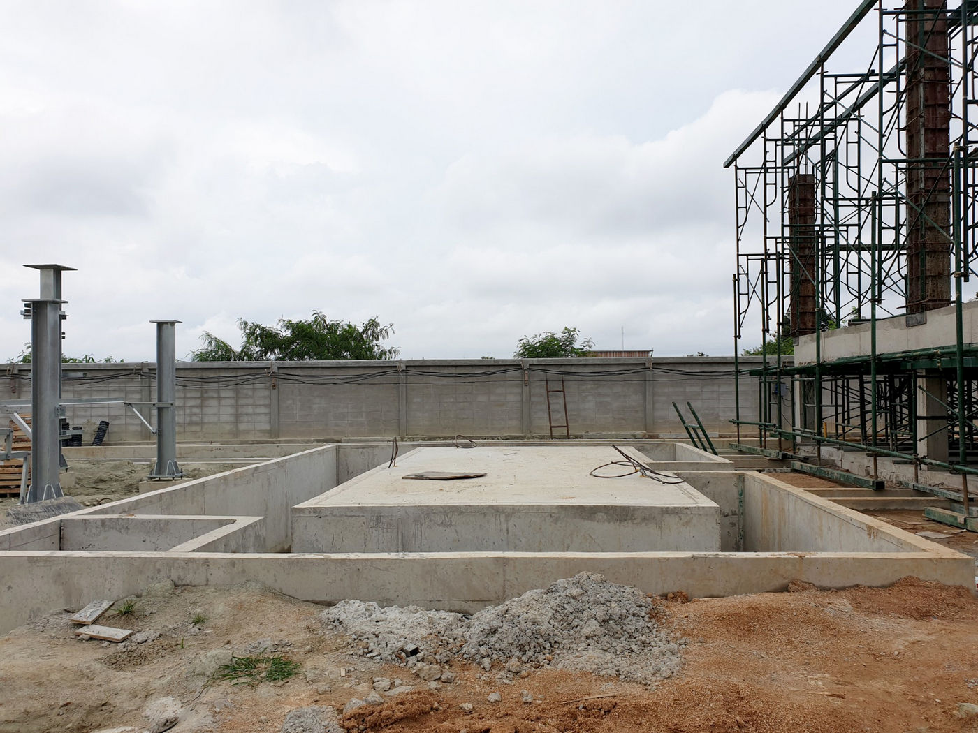 Prefabrykowane ławy betonowe – Wygodne rozwiązanie dla inwestycji budowlanych